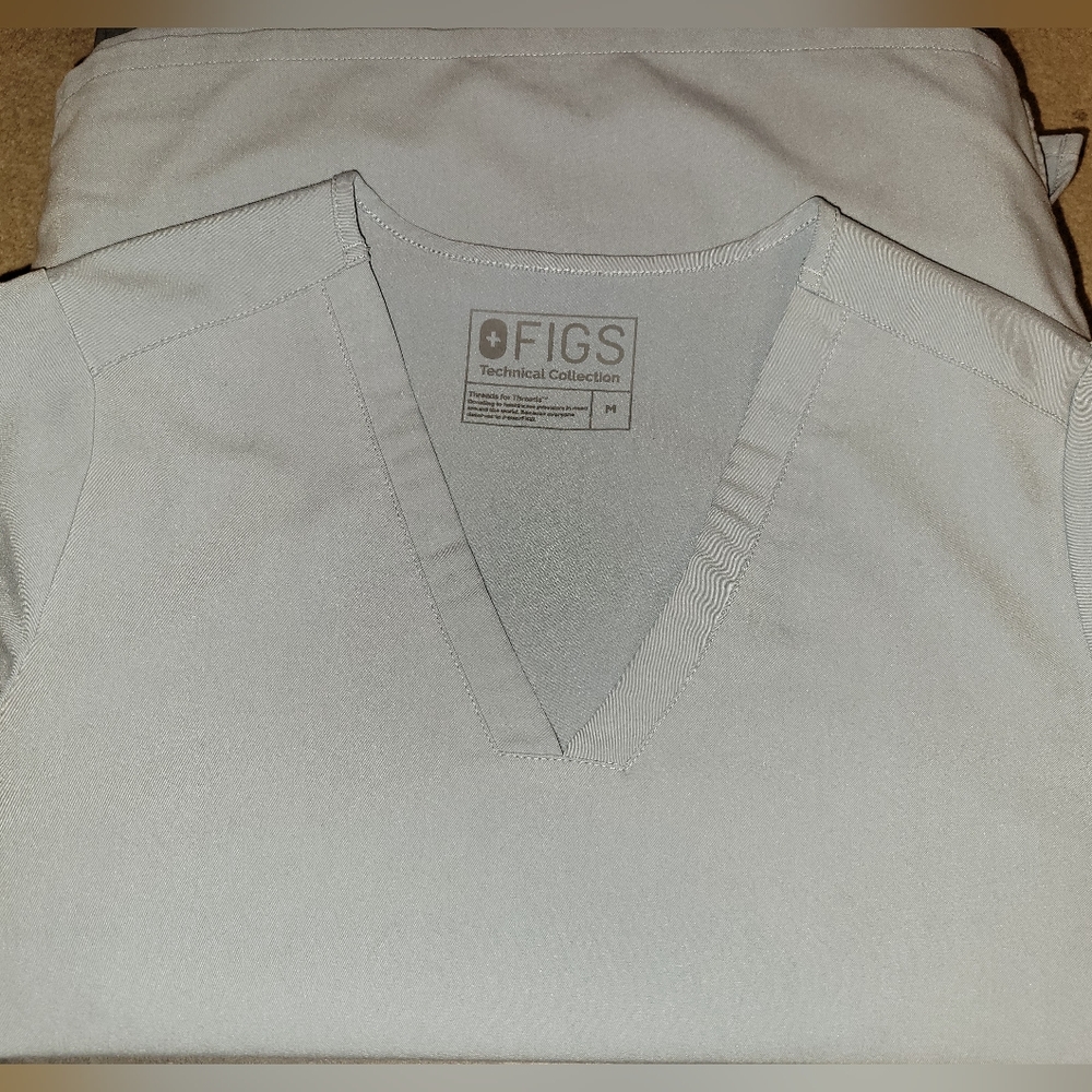 Figs Dusty Blue Medium Casma Scrub Top Pre-owned